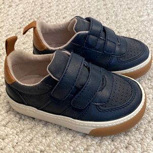 Old navy toddler boy casual shoes size 5 NWOT